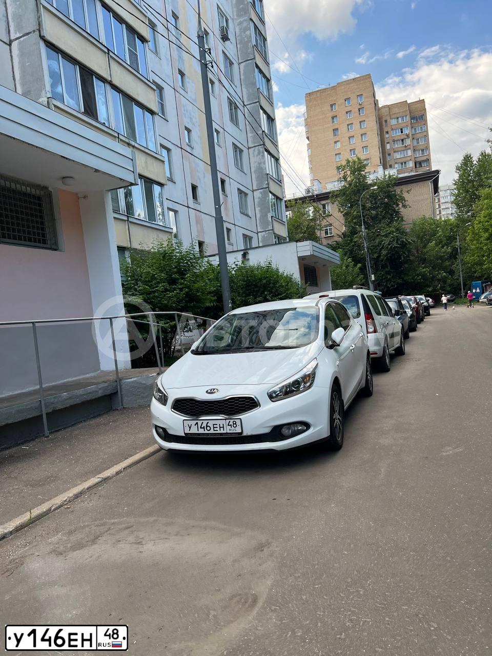 Фото автомобиля KIA CEE'D, 2014 — госномер У146ЕН48. Цвет: Белый