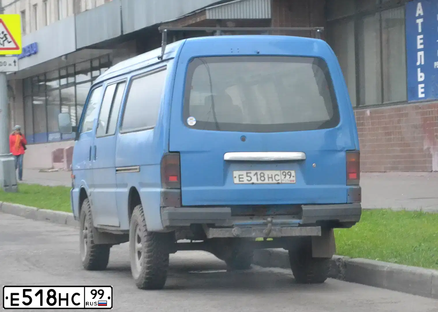 Фото автомобиля MAZDA UNSPECIFIED, 1990 — госномер Е518НС99. Цвет: СИНИЙ