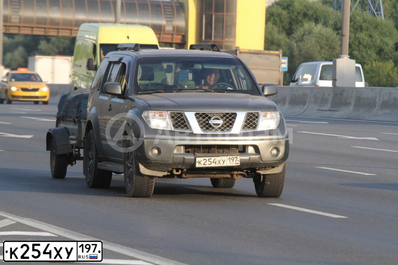 Фото автомобиля NISSAN PATHFINDER, 2007 — госномер В998ТС69. Цвет: СЕРЫЙ