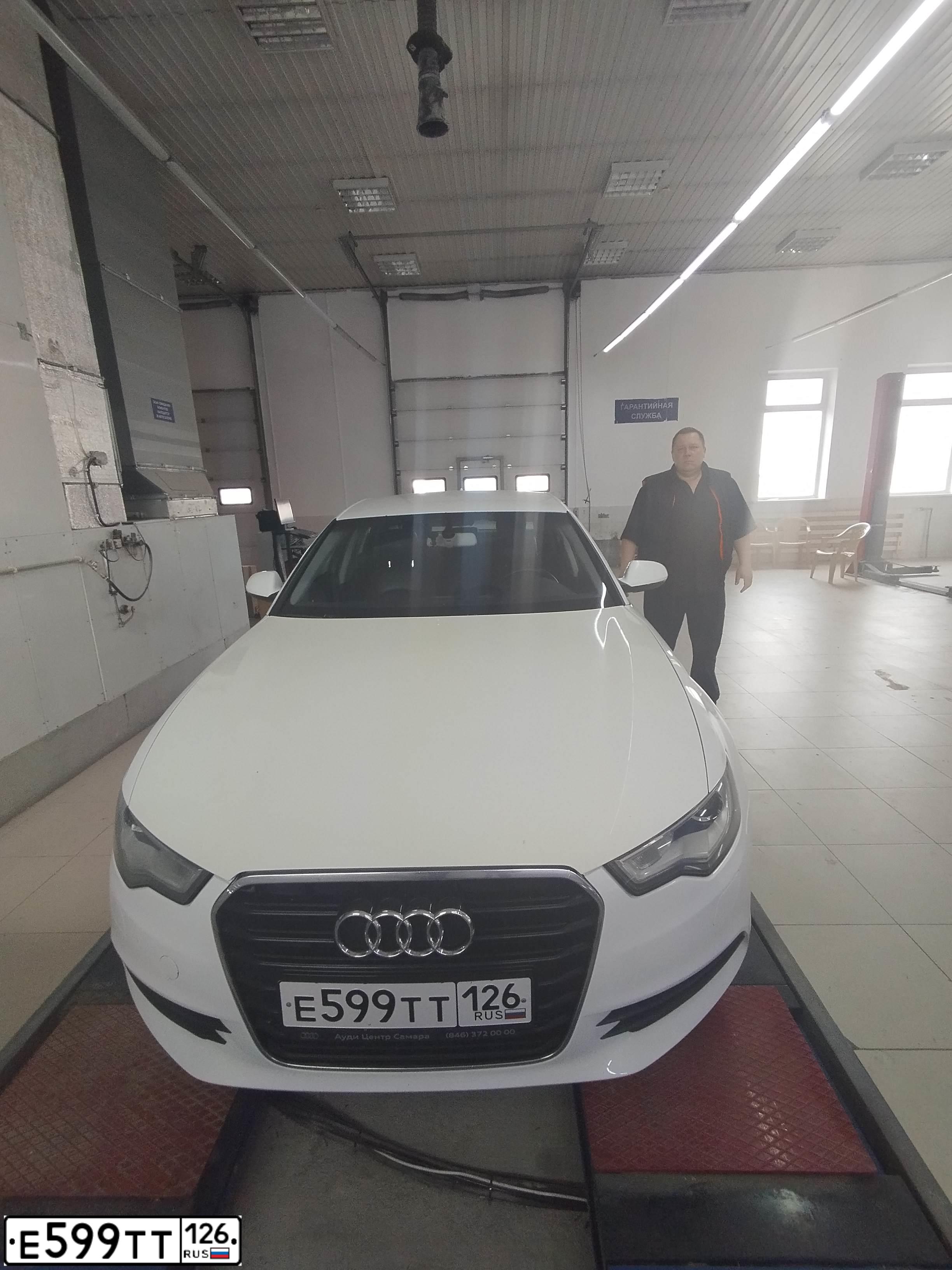 Фото автомобиля AUDI A6, 2012 — госномер К683НК136. Цвет: Белый