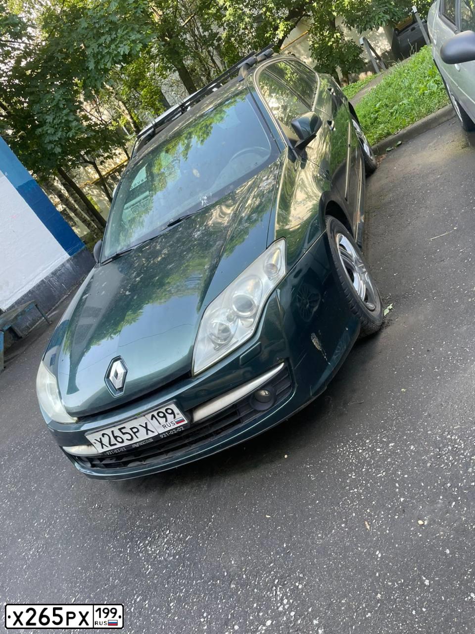 Фото автомобиля RENAULT LAGUNA, 2008 — госномер Х265РХ199. Цвет: ЗЕЛЕНЫЙ