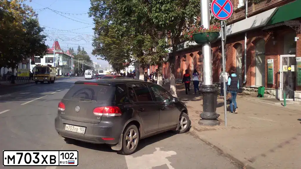 Фото автомобиля VOLKSWAGEN GOLF, 2009 — госномер М703ХВ102. Цвет: ЧЕРНЫЙ