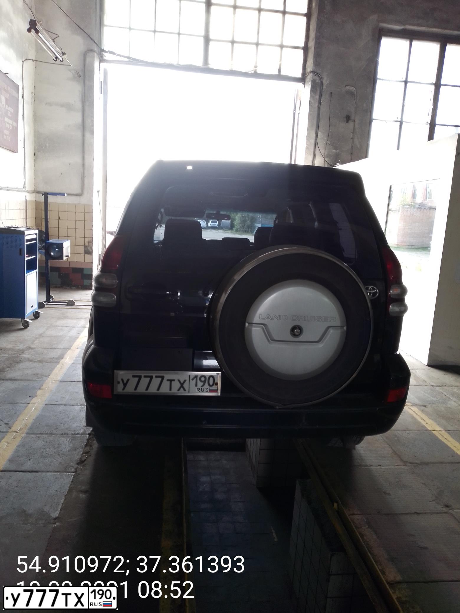 Фото автомобиля TOYOTA LANDCRUISER, 2004 — госномер М767ММ77. Цвет: ЧЕРНЫЙ