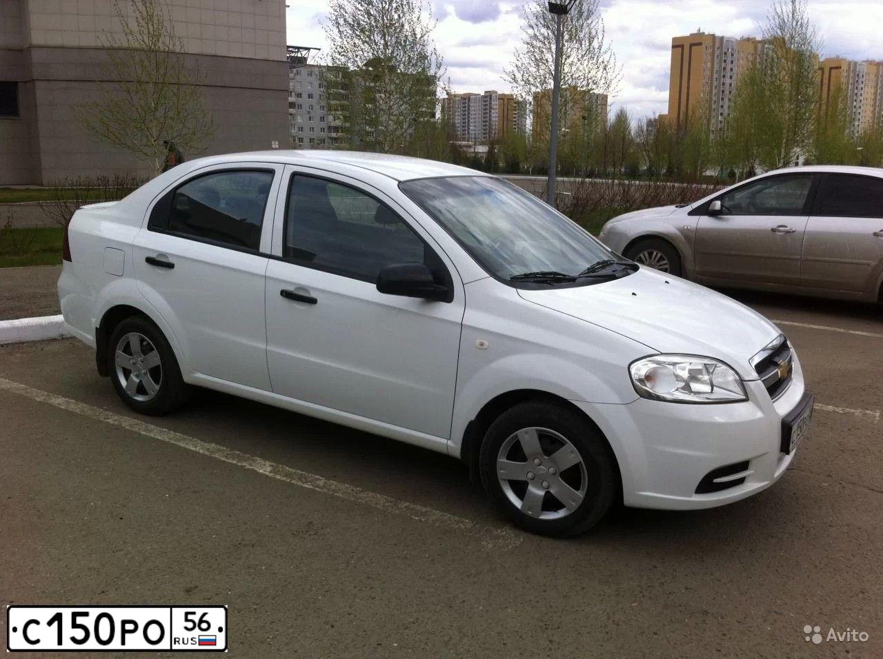 Фото автомобиля CHEVROLET AVEO, 2010 — госномер С150РО56. Цвет: Белый