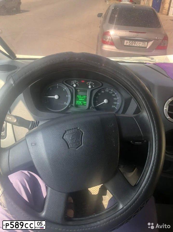 Фото автомобиля MERCEDES E-KLASSE, 2007 — госномер Р589СС05. Цвет: СЕРЫЙ