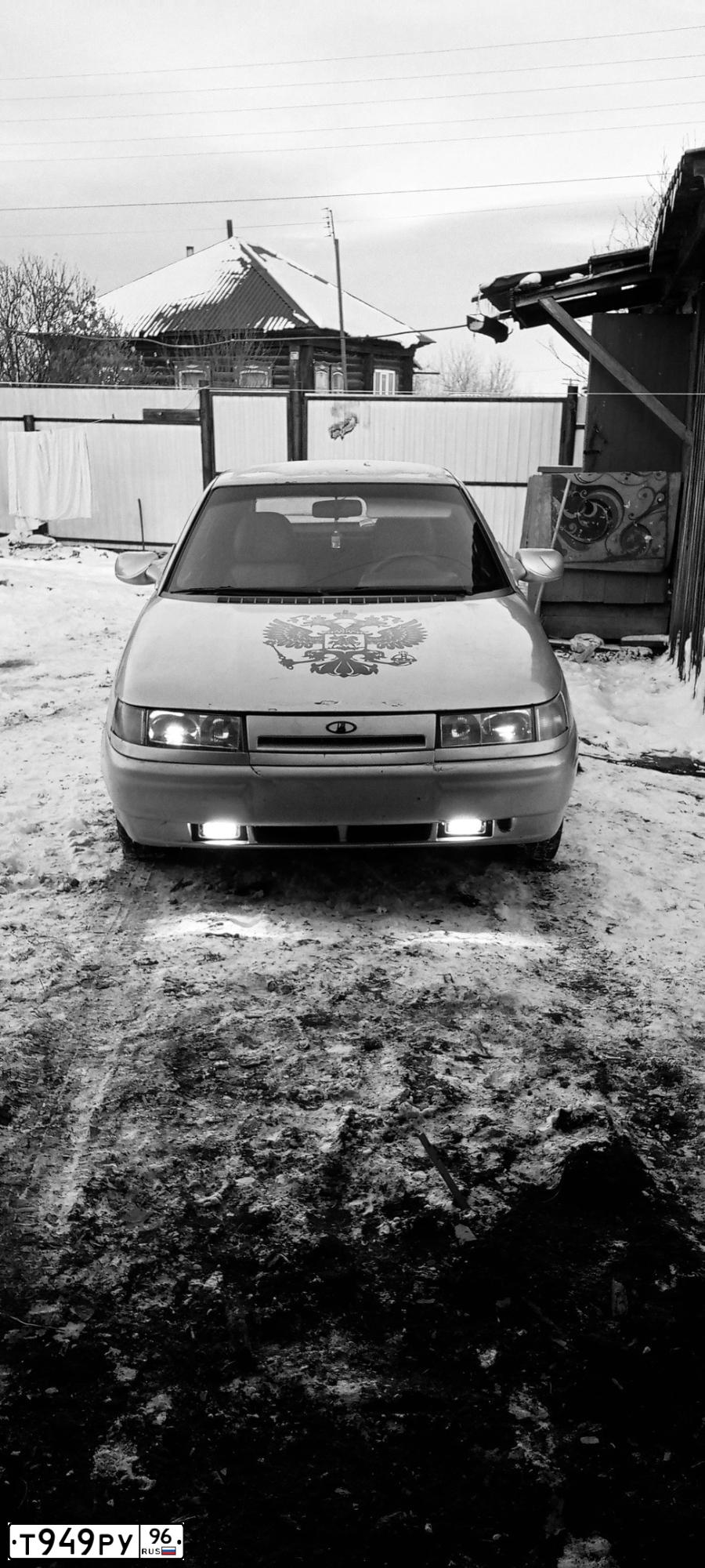Фото автомобиля LADA 2112, 2003 — госномер Т949РУ96. Цвет: Серебристый