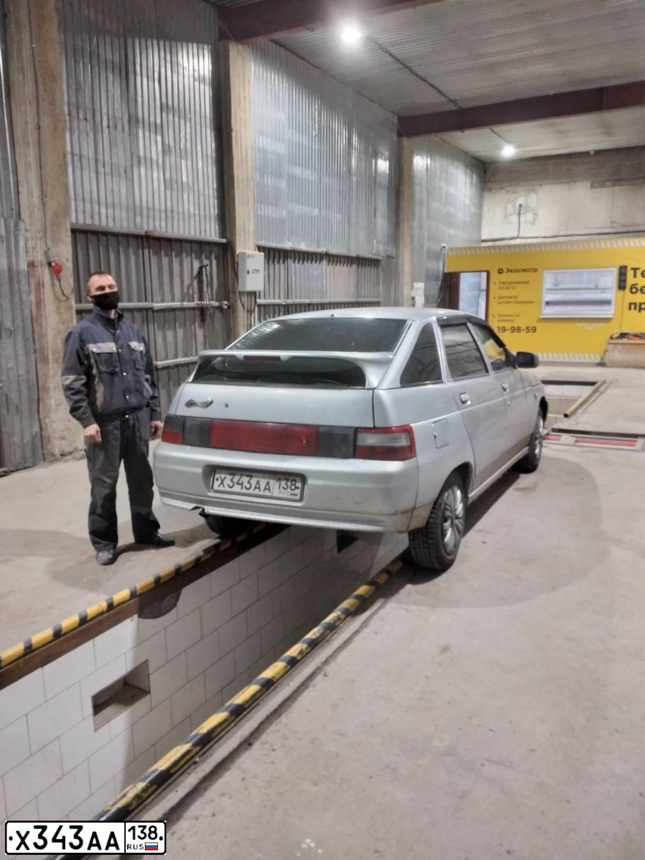 Фото автомобиля LADA 2112, 2006 — госномер Х343АА138. Цвет: СВЕТЛО-СЕРЕБРИСТЫЙ МЕТАЛЛ