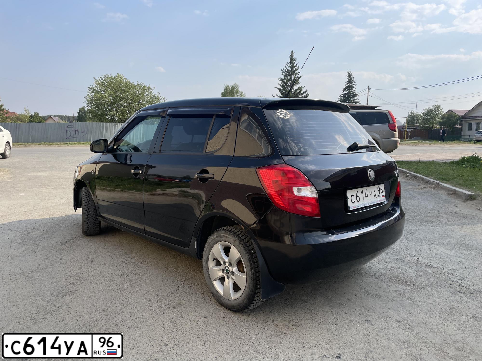 Фото автомобиля SKODA FABIA, 2009 — госномер С375ВМ196. Цвет: ЧЕРНЫЙ