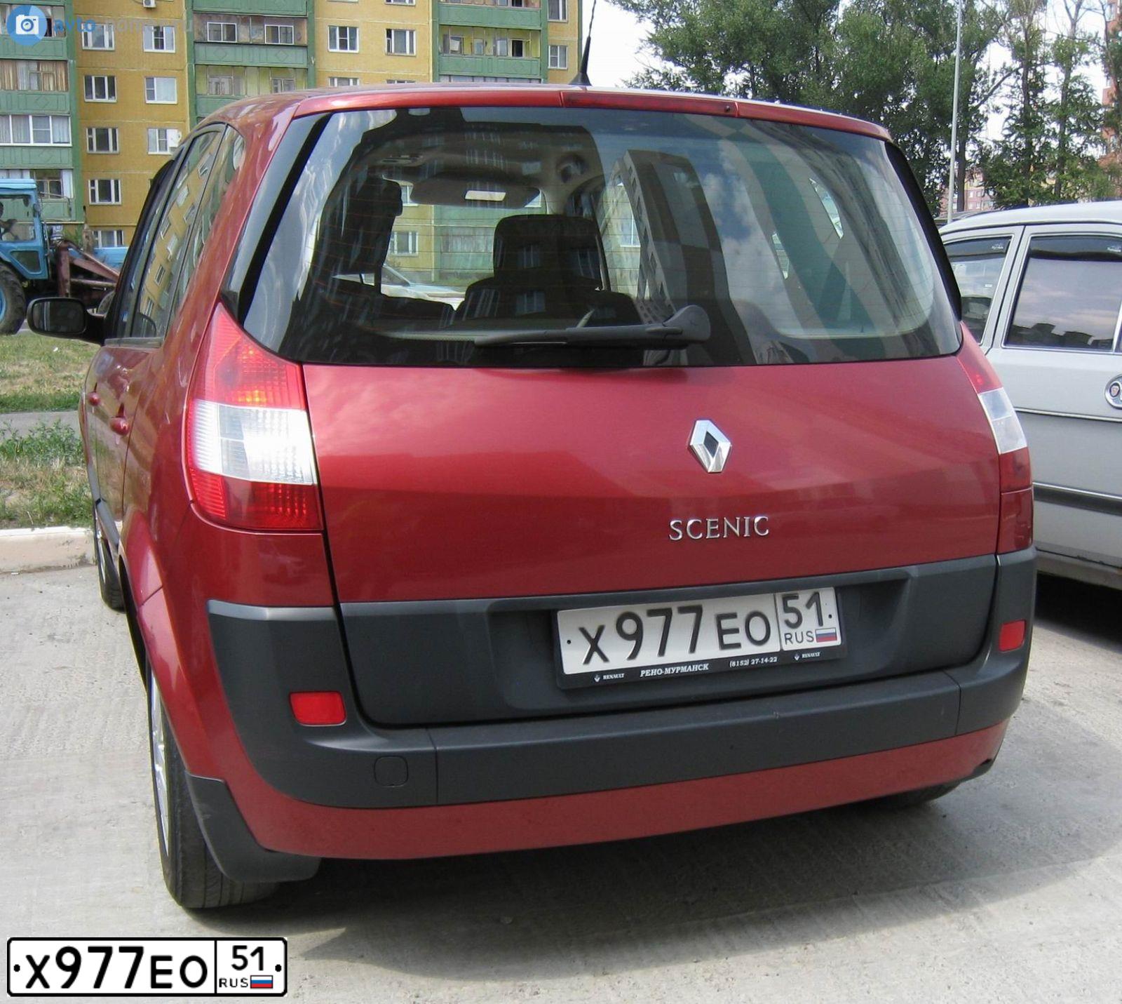 Фото автомобиля RENAULT MEGANE /GRAND/ SCENIC, 2006 — госномер А104РМ51. Цвет: Красный