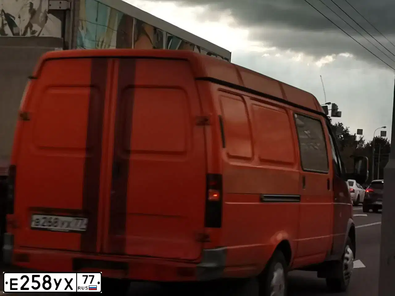 Фото автомобиля LADA 2107, 1995 — госномер Х305ВХ50. Цвет: ВИШНЕВЫЙ