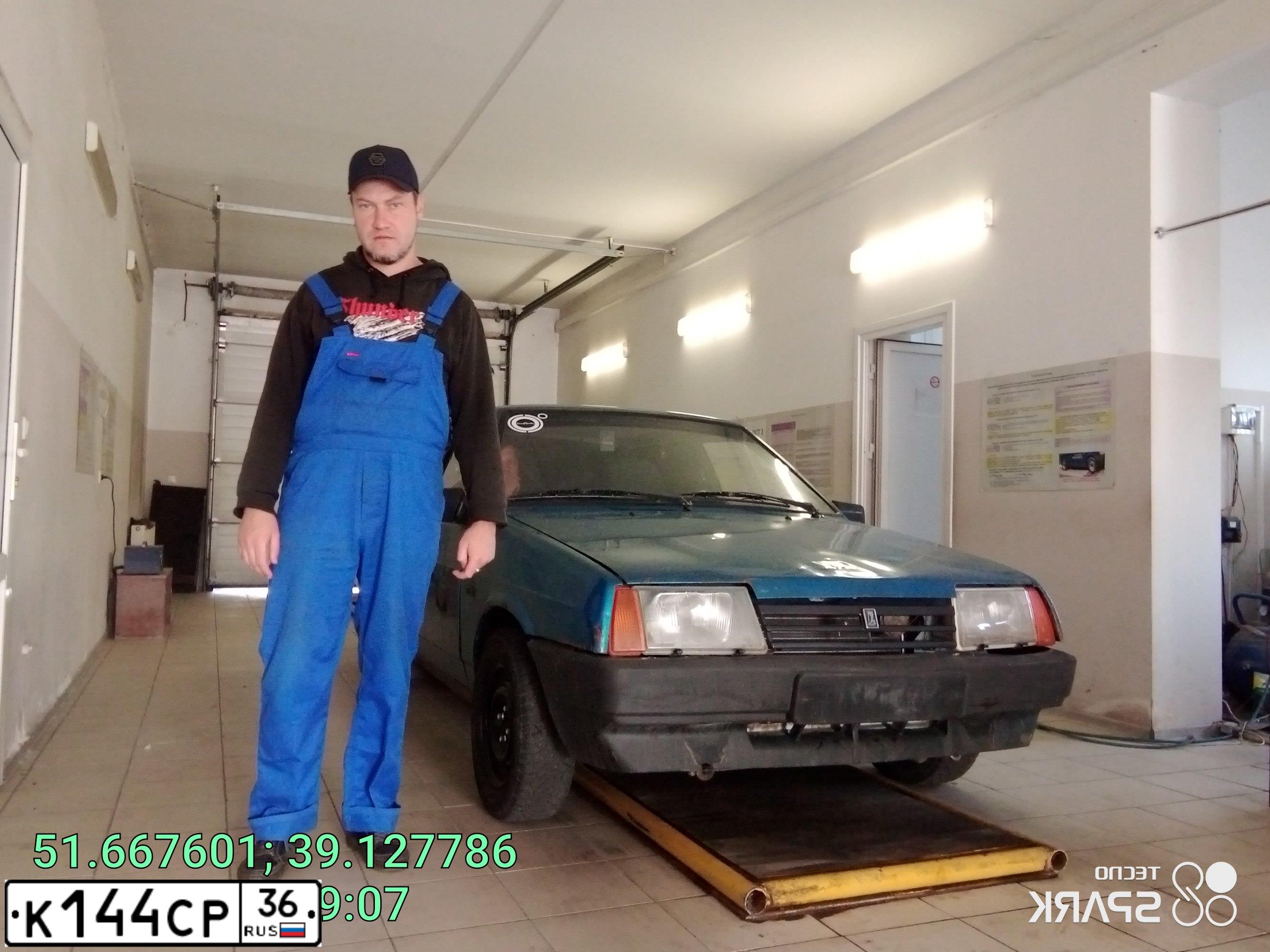 Фото автомобиля LADA 2109 SAMARA, 1993 — госномер Н933МР136. Цвет: СИНЕ-ЗЕЛЕНЫЙ