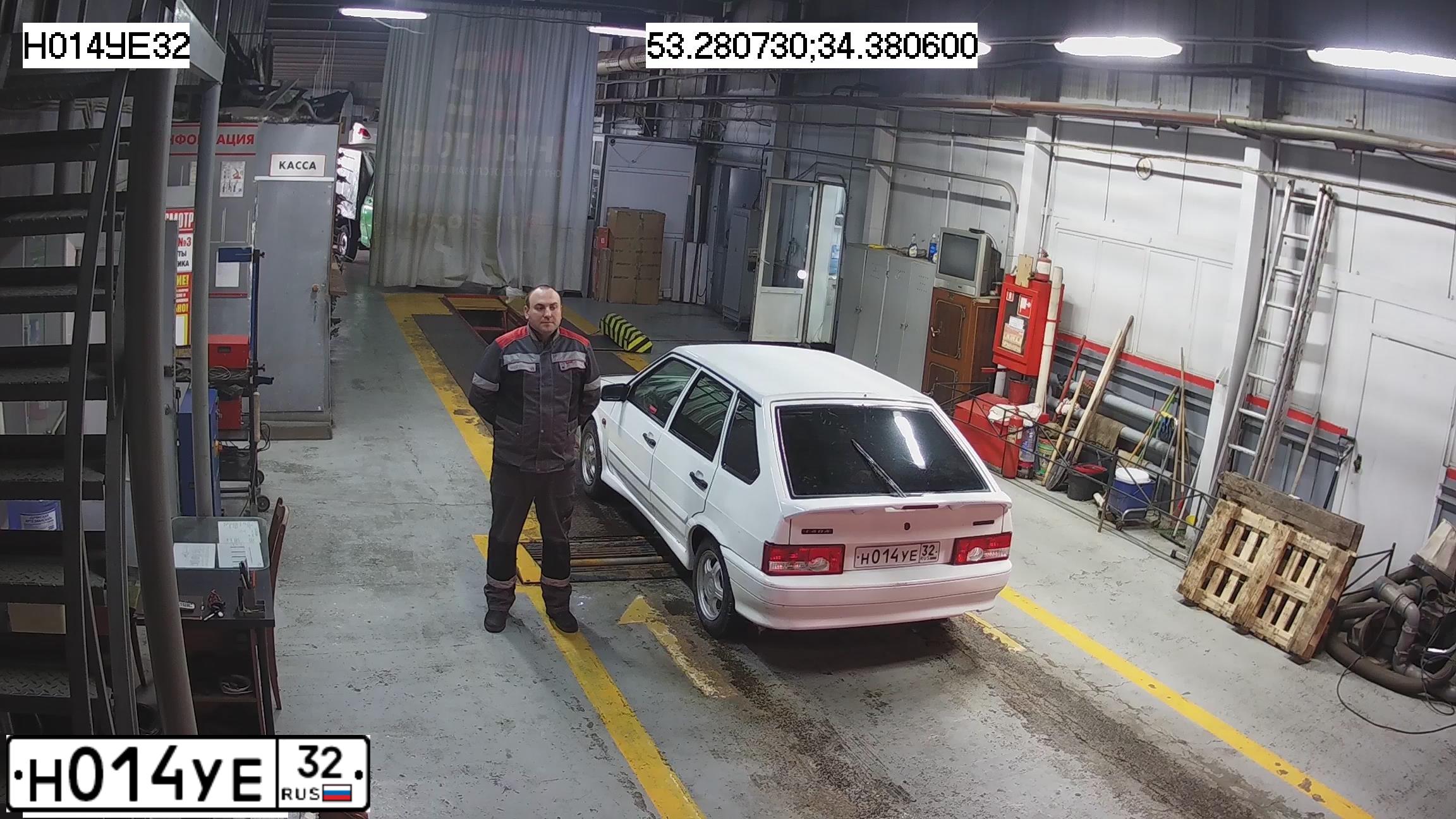 Фото автомобиля LADA 2114 SAMARA, 2011 — госномер Н014УЕ32. Цвет: Белый