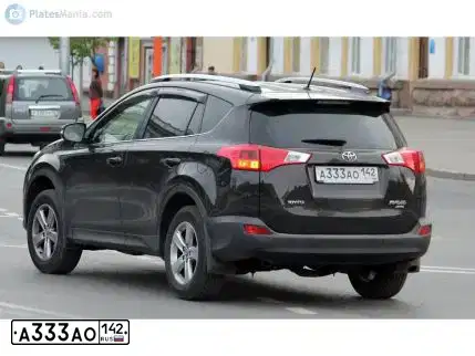Фото автомобиля TOYOTA RAV4, 2015 — госномер А333АО142. Цвет: ТЕМНО КОРИЧНЕВЫЙ