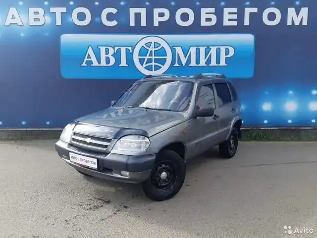 Фото автомобиля CHEVROLET T NIVA, 2004 — госномер А418СН76. Цвет: СЕРЫЙ