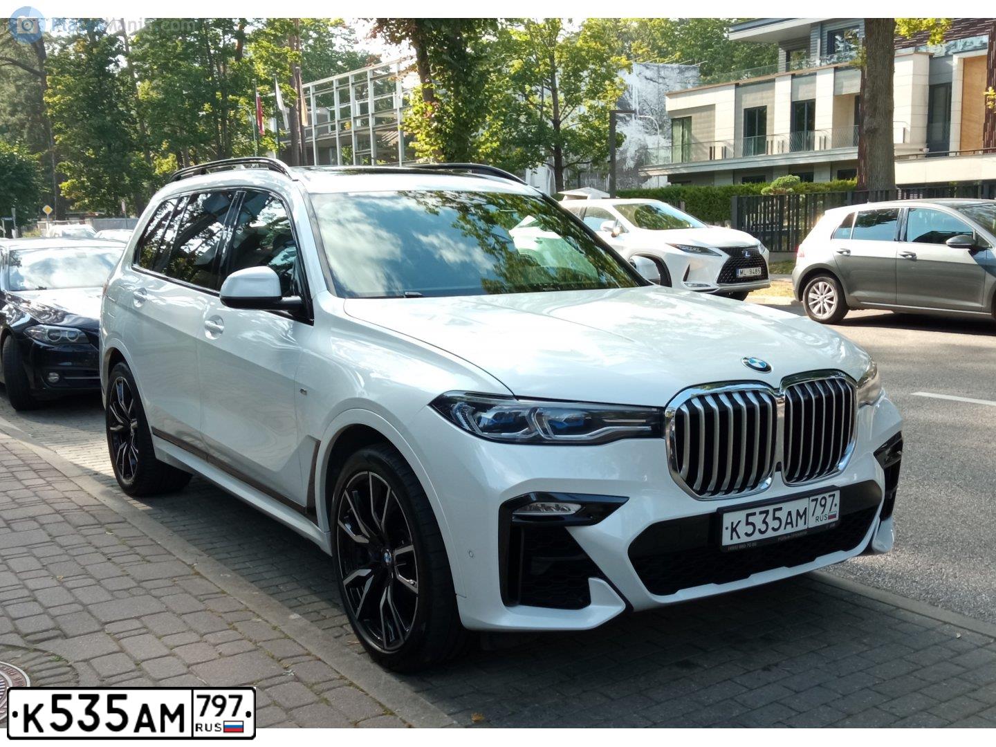 Фото автомобиля BMW X7, 2019 — госномер К535АМ797. Цвет: БЕЛЫЙ МЕТАЛЛИК
