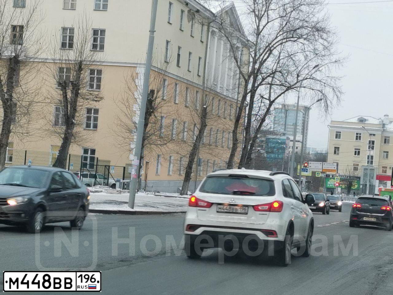 Фото автомобиля MITSUBISHI ASX, 2019 — госномер Р585АС196. Цвет: Белый