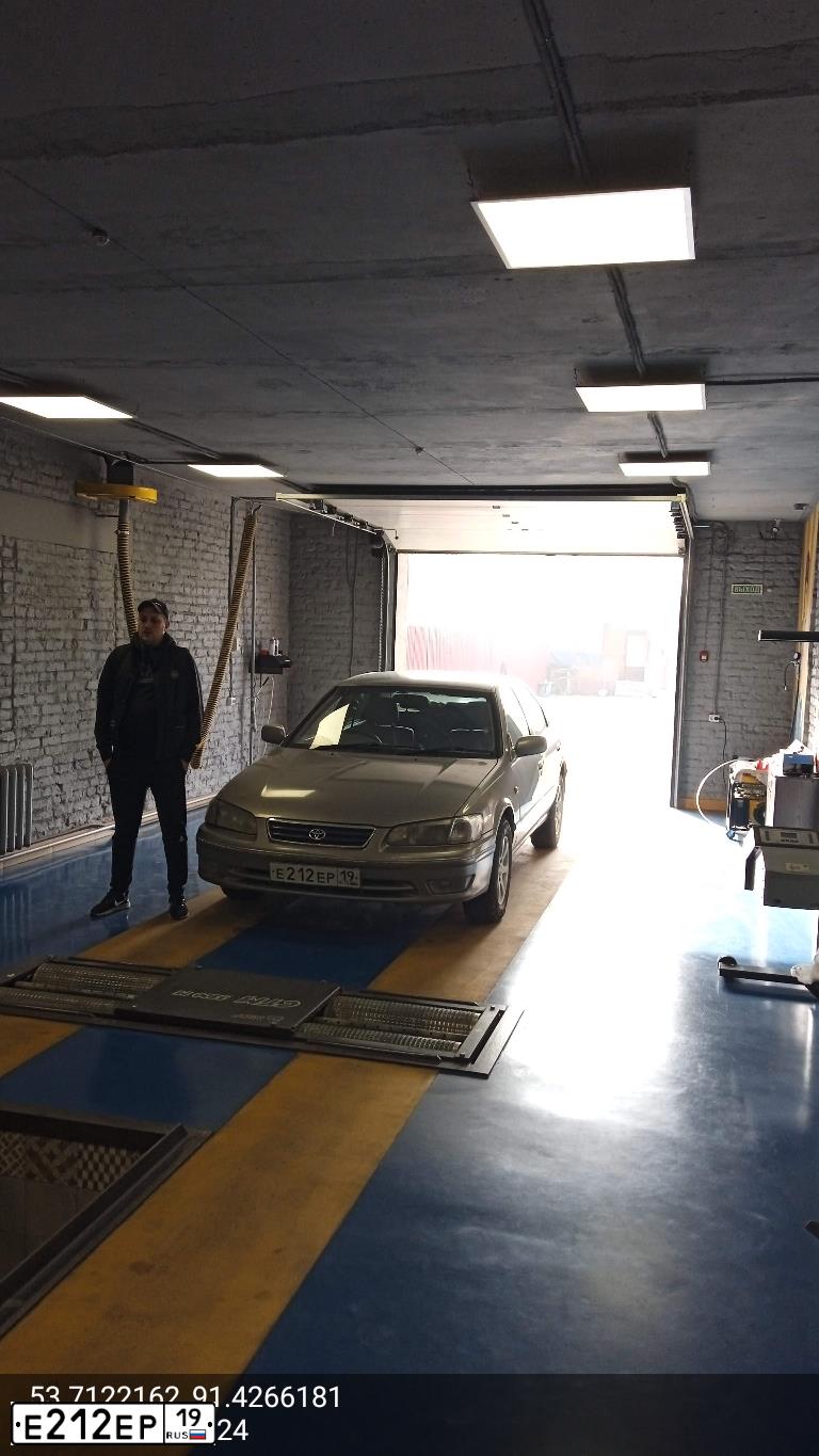 Фото автомобиля TOYOTA CAMRY, 2001 — госномер К492МВ19. Цвет: Серый