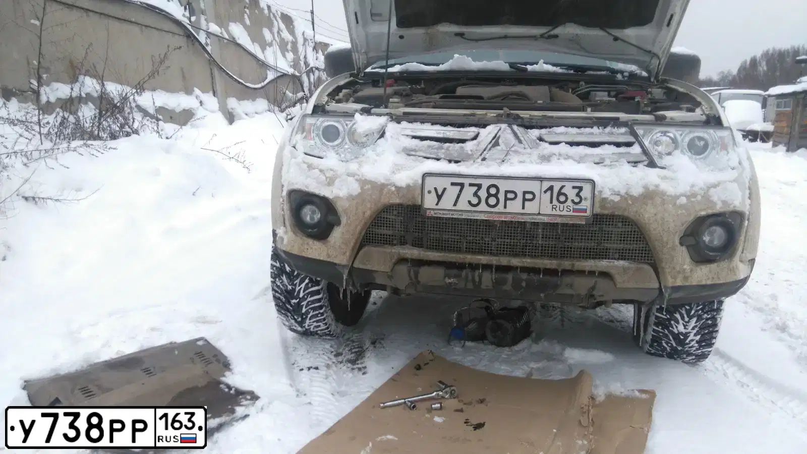 Фото автомобиля MITSUBISHI PAJERO SPORT, 2014 — госномер У738РР163. Цвет: БЕЛЫЙ