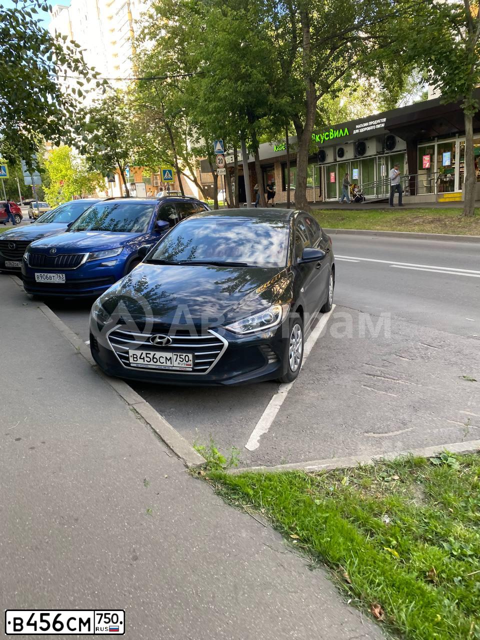 Фото автомобиля HYUNDAI ELANTRA, 2017 — госномер В456СМ750. Цвет: ЧЕРНЫЙ