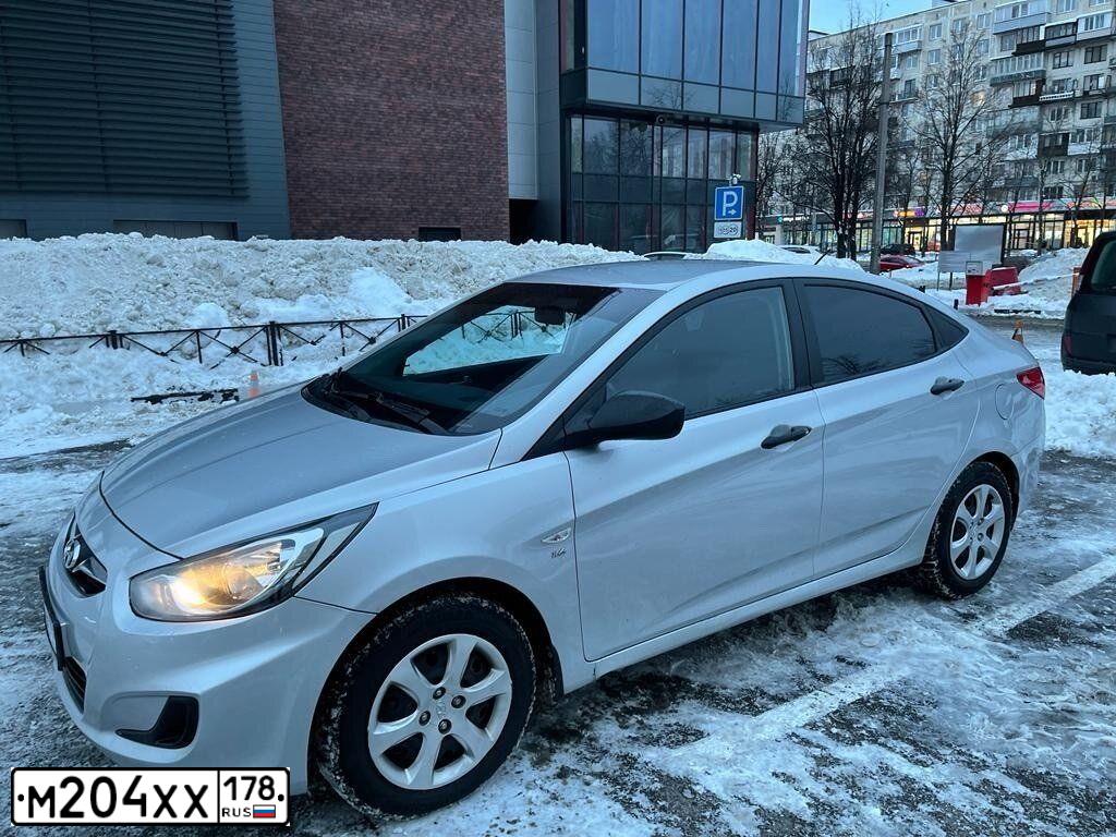Фото автомобиля HYUNDAI SOLARIS, 2012 — госномер С121ВО68. Цвет: Серебристый