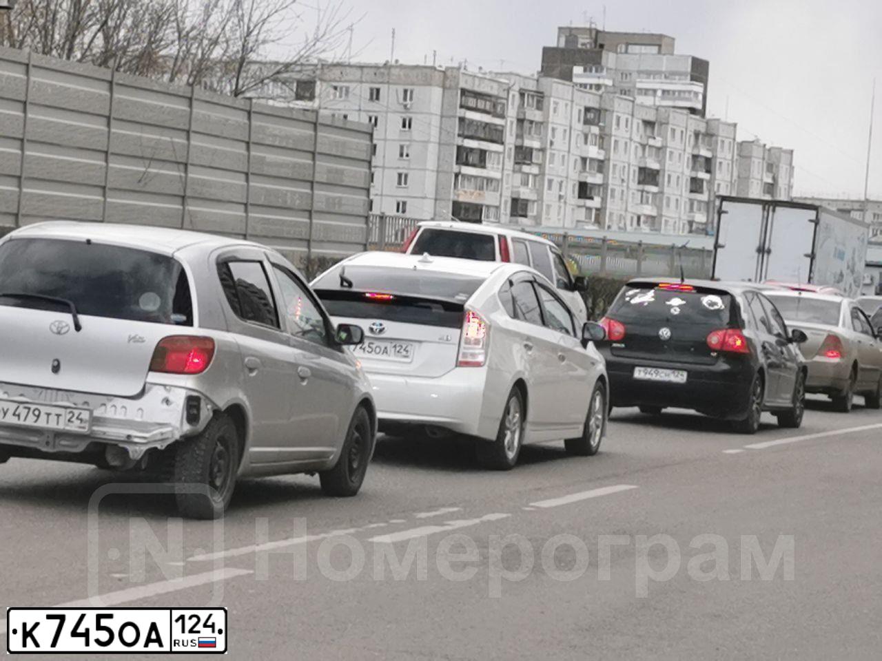 Фото автомобиля VOLKSWAGEN AMAROK, 2012 — госномер К745ОА124. Цвет: Белый