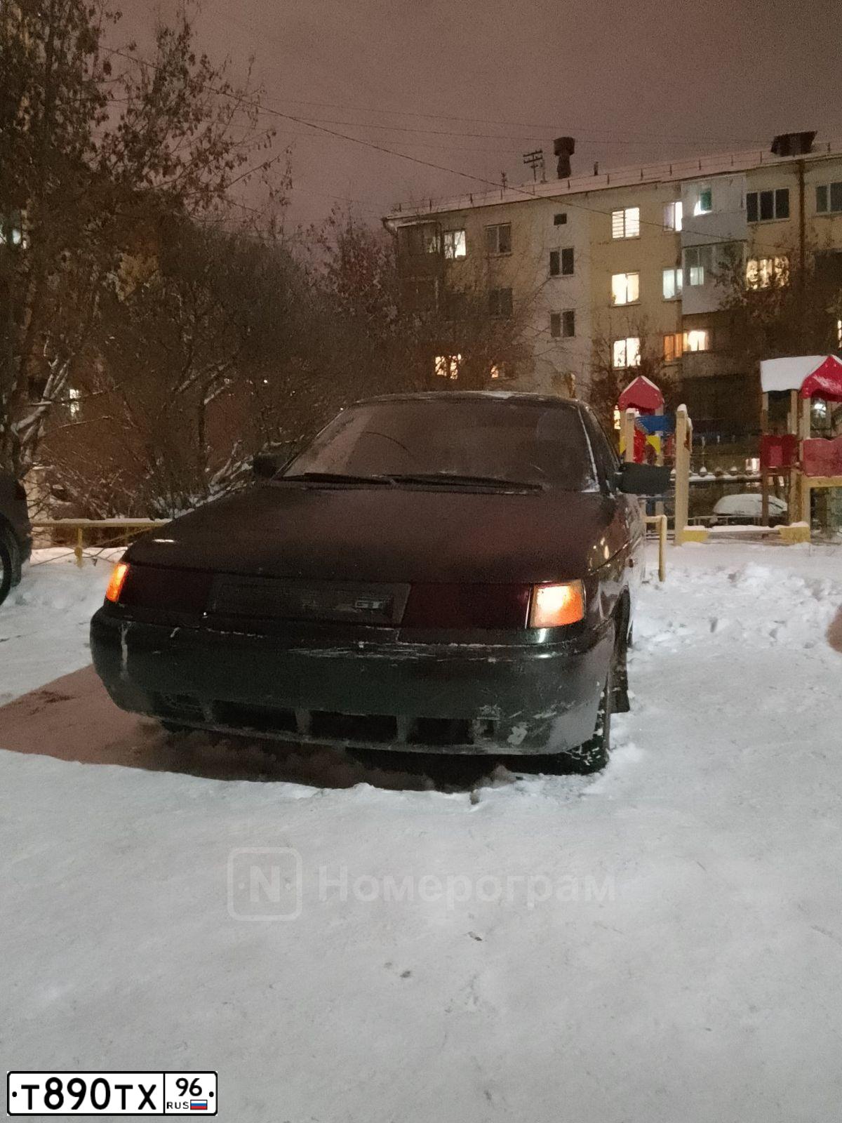 Фото автомобиля LADA 2110, 2002 — госномер Т890ТХ96. Цвет: Темно-зеленый