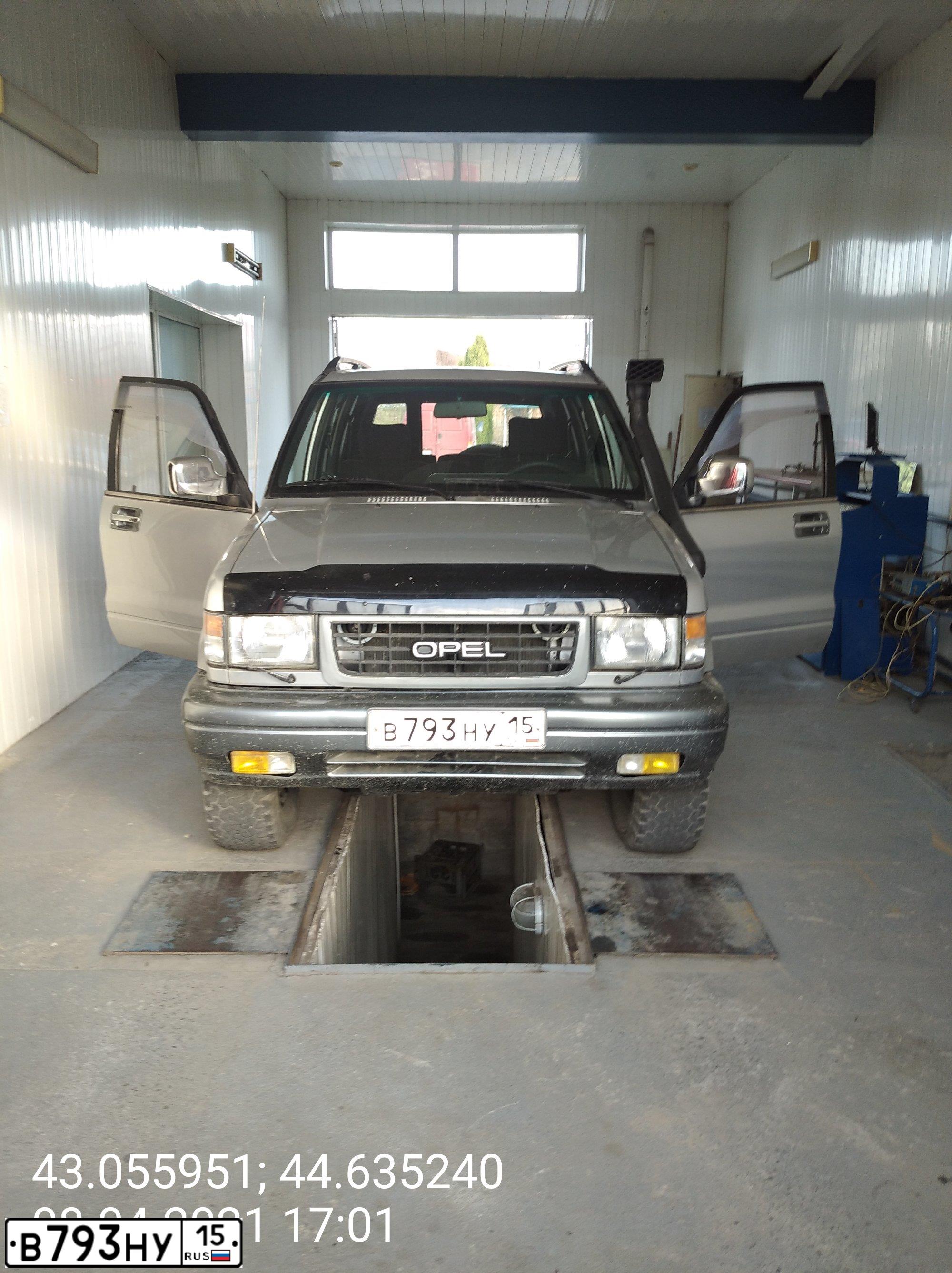 Фото автомобиля OPEL MONTEREY, 1994 — госномер А348МТ15. Цвет: СЕРЕБРИСТЫЙ