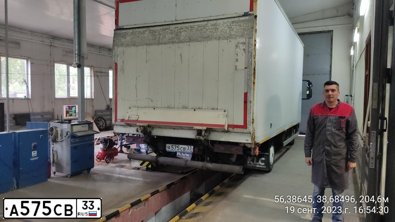 Фото автомобиля IVECO EUROCARGO, 2007 — госномер С525ММ33. Цвет: Белый