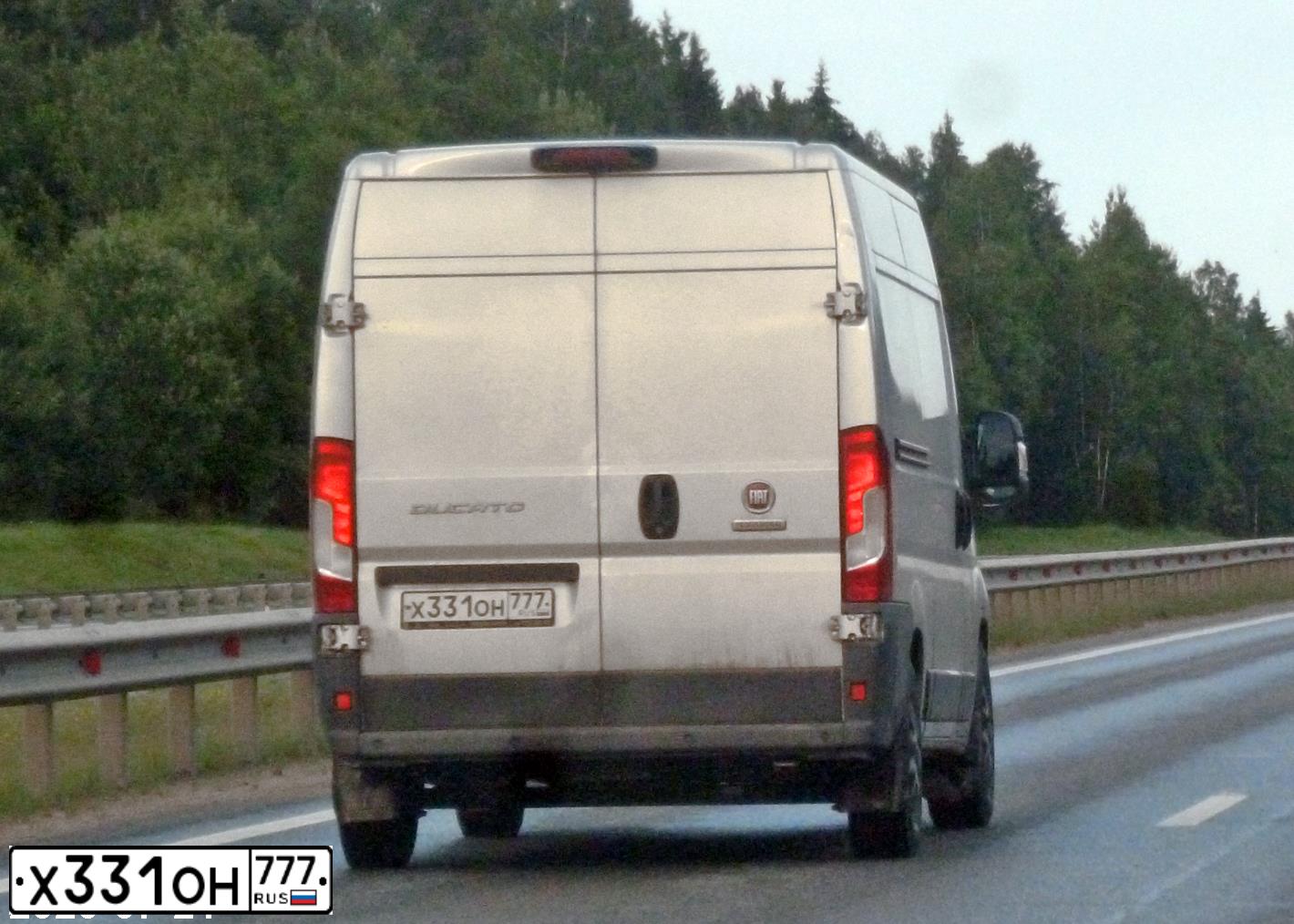 Фото автомобиля FIAT DUCATO, 2015 — госномер Х331ОН777. Цвет: СВЕТЛО-СЕРЫЙ