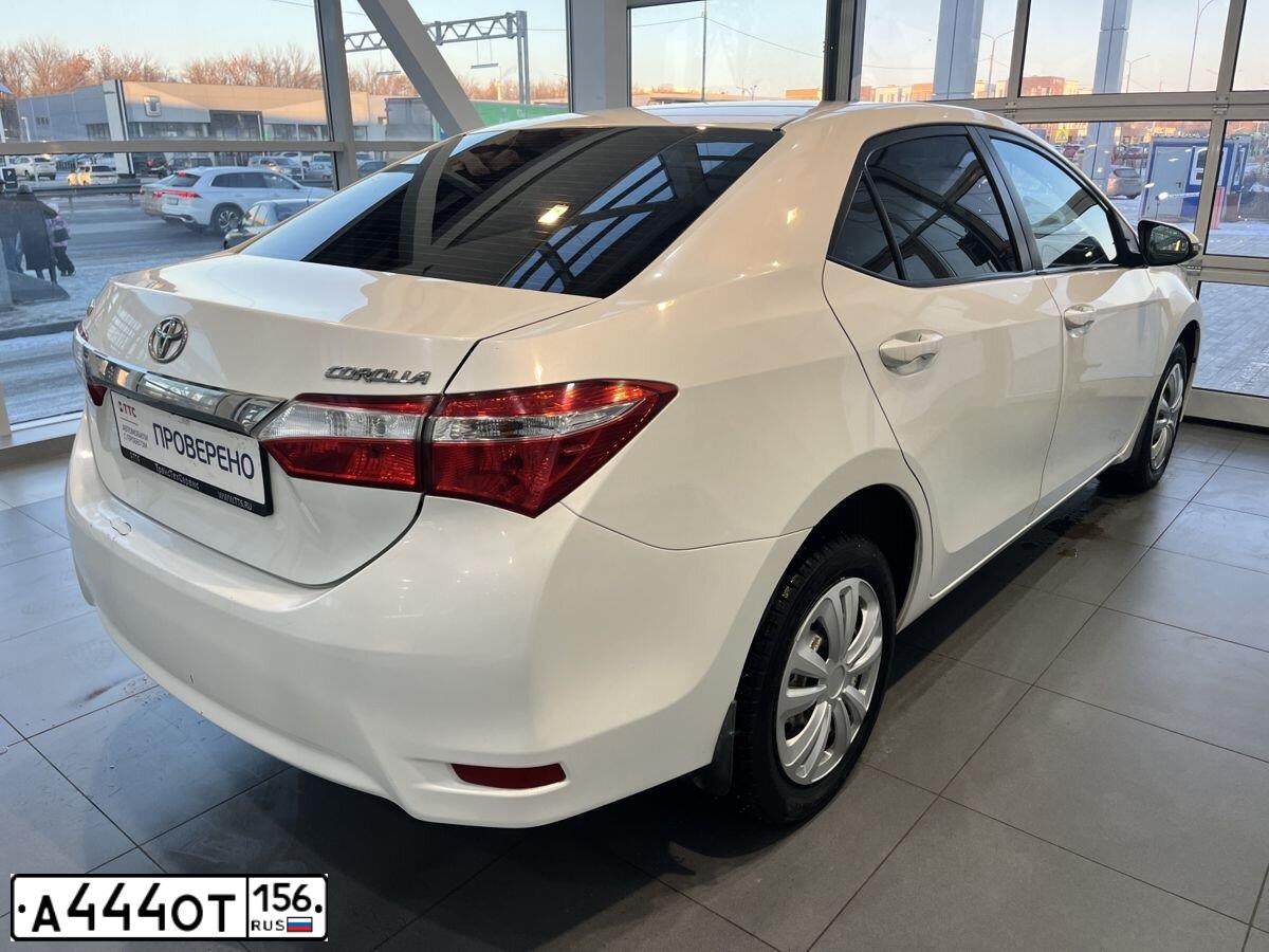 Фото автомобиля TOYOTA COROLLA, 2013 — госномер Е547СК156. Цвет: Белый