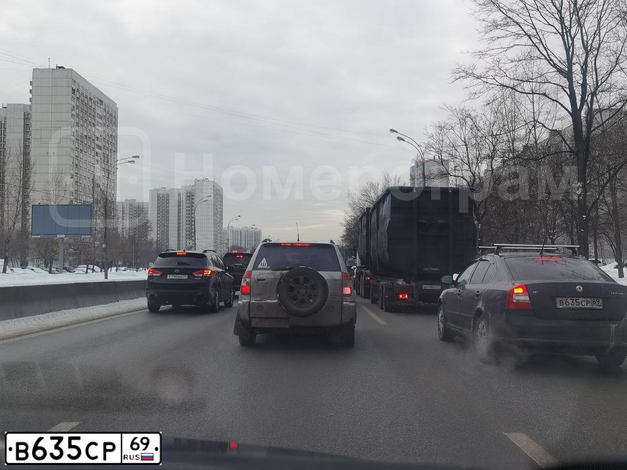 Фото автомобиля SKODA OCTAVIA, 2011 — госномер Е607КВ790. Цвет: ЧЕРНЫЙ