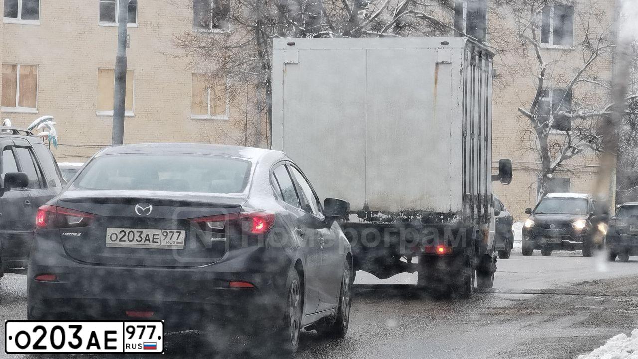 Фото автомобиля MAZDA 3, 2014 — госномер О203АЕ977. Цвет: ТЕМНО-СЕРЫЙ