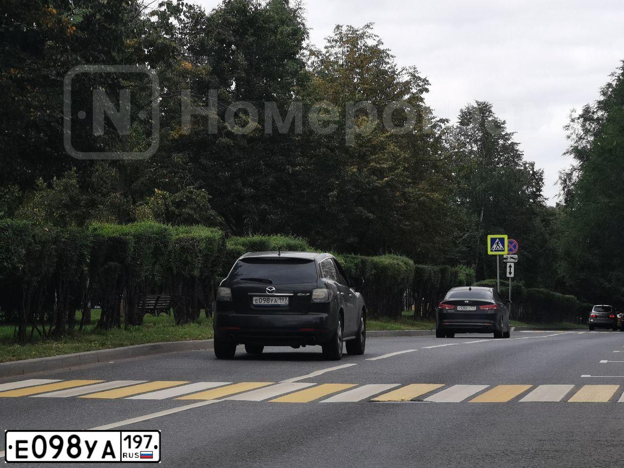 Фото автомобиля MAZDA CX-7, 2011 — госномер Е098УА197. Цвет: ЧЕРНЫЙ