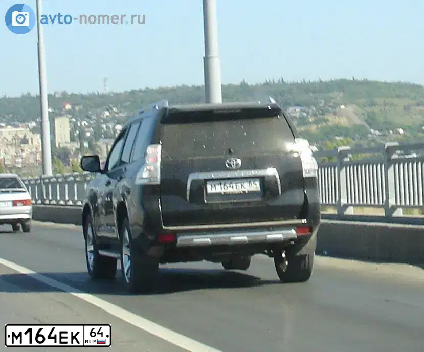 Фото автомобиля TOYOTA LANDCRUISER, 2010 — госномер М164ЕК164. Цвет: ЧЕРНЫЙ