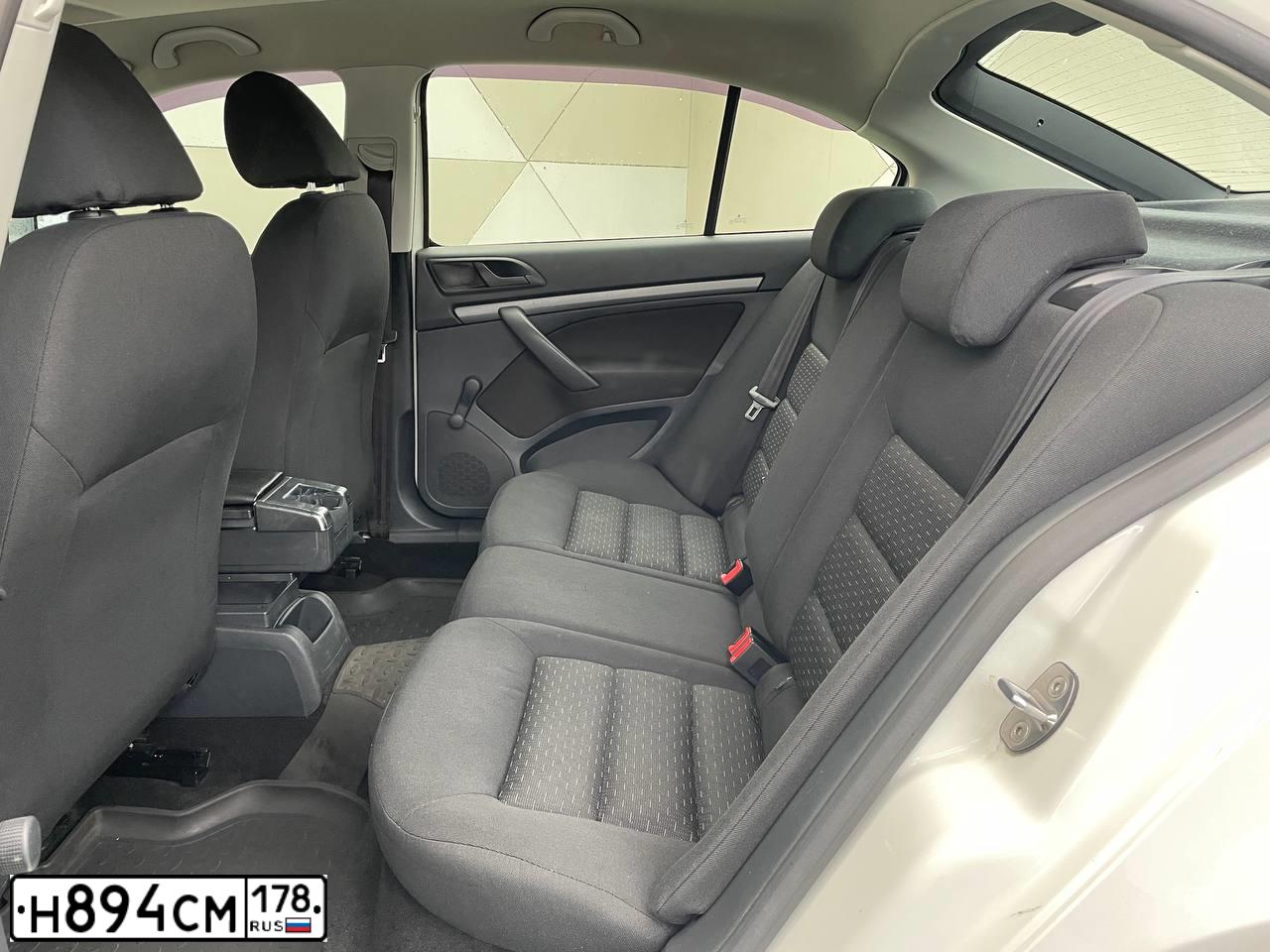 Фото автомобиля SKODA OCTAVIA, 2013 — госномер Н894СМ178. Цвет: БЕЛЫЙ