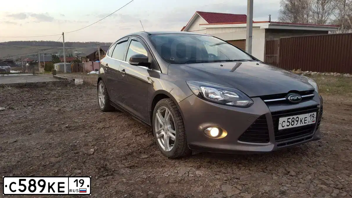 Фото автомобиля TOYOTA AURIS, 2007 — госномер В625СР198. Цвет: Красный