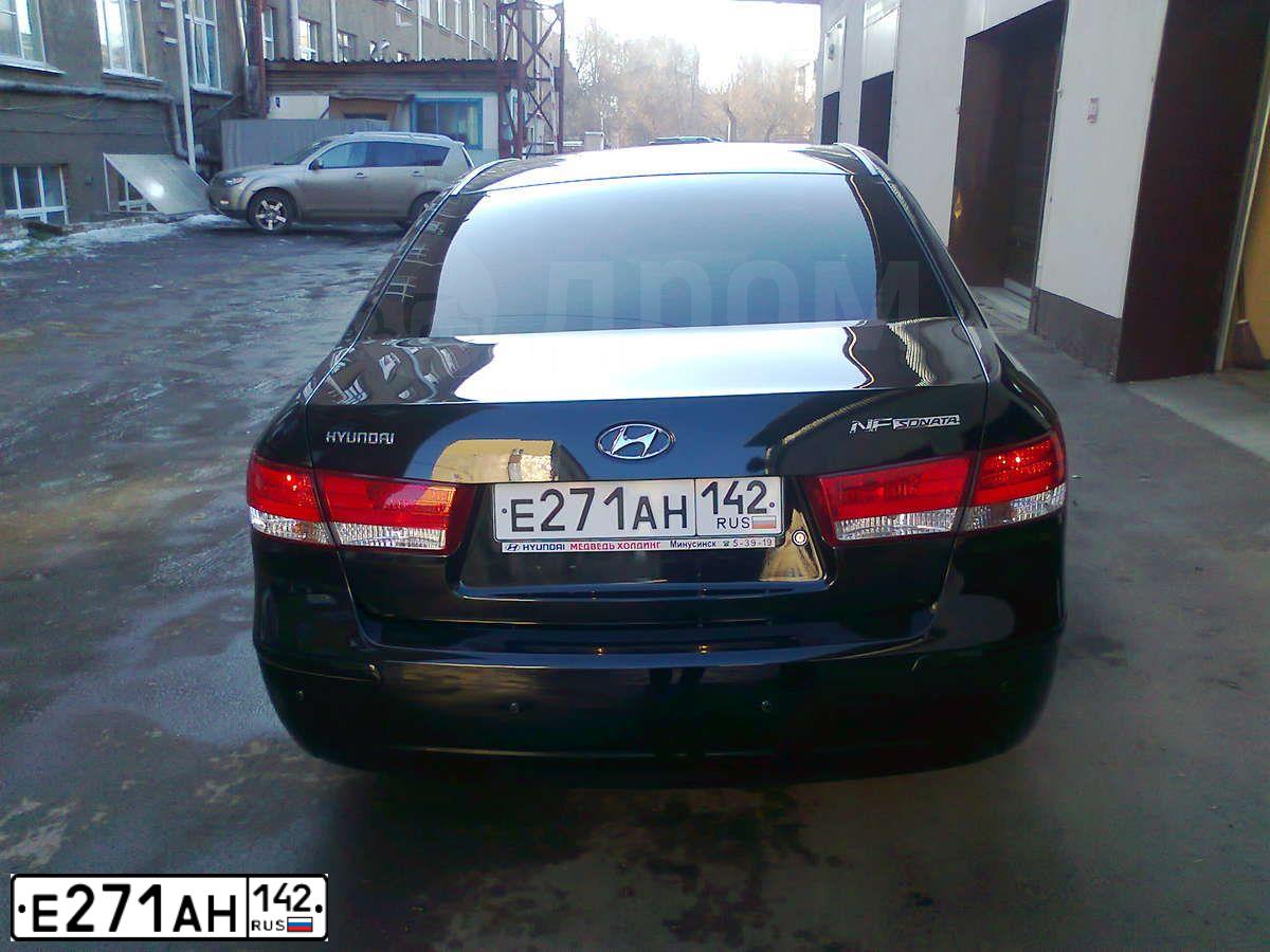 Фото автомобиля HYUNDAI SONATA, 2010 — госномер М825МК124. Цвет: ЧЕРНЫЙ
