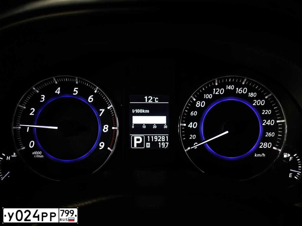 Фото автомобиля PORSCHE CAYENNE, 2015 — госномер У430СЕ77. Цвет: Серебристый