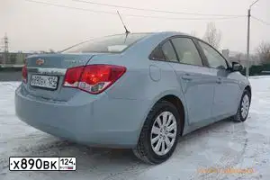 Фото автомобиля CHEVROLET CRUZE, 2010 — госномер В841РА124. Цвет: СВЕТЛО СЕРЫЙ МЕТАЛЛ