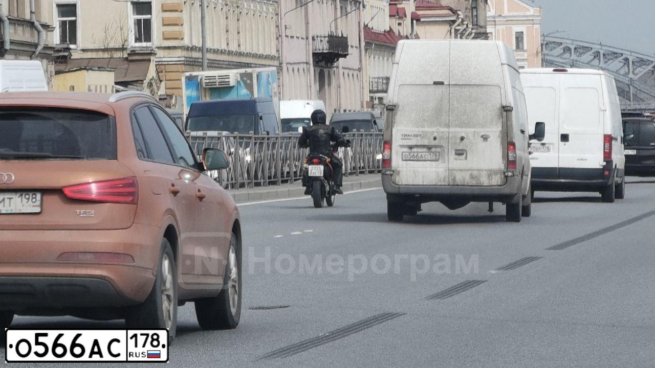 Фото автомобиля FORD TRANSIT, 2012 — госномер О566АС178. Цвет: БЕЛЫЙ