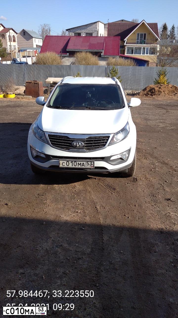 Фото автомобиля KIA SPORTAGE, 2013 — госномер С010МА53. Цвет: Белый