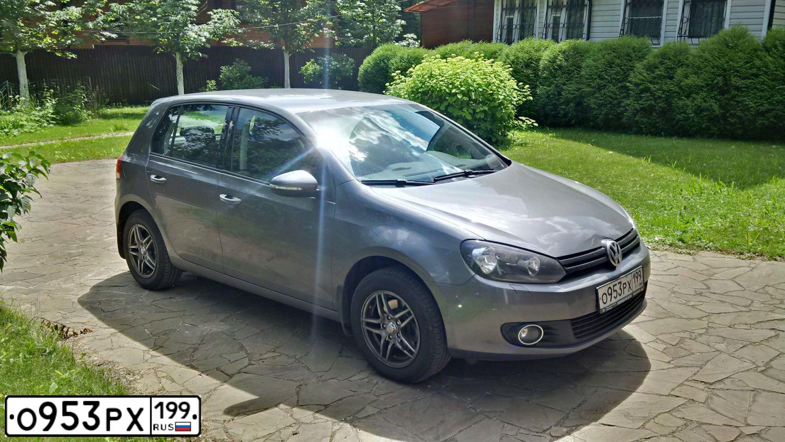 Фото автомобиля VOLKSWAGEN GOLF, 2009 — госномер У367УТ777. Цвет: СЕРЫЙ
