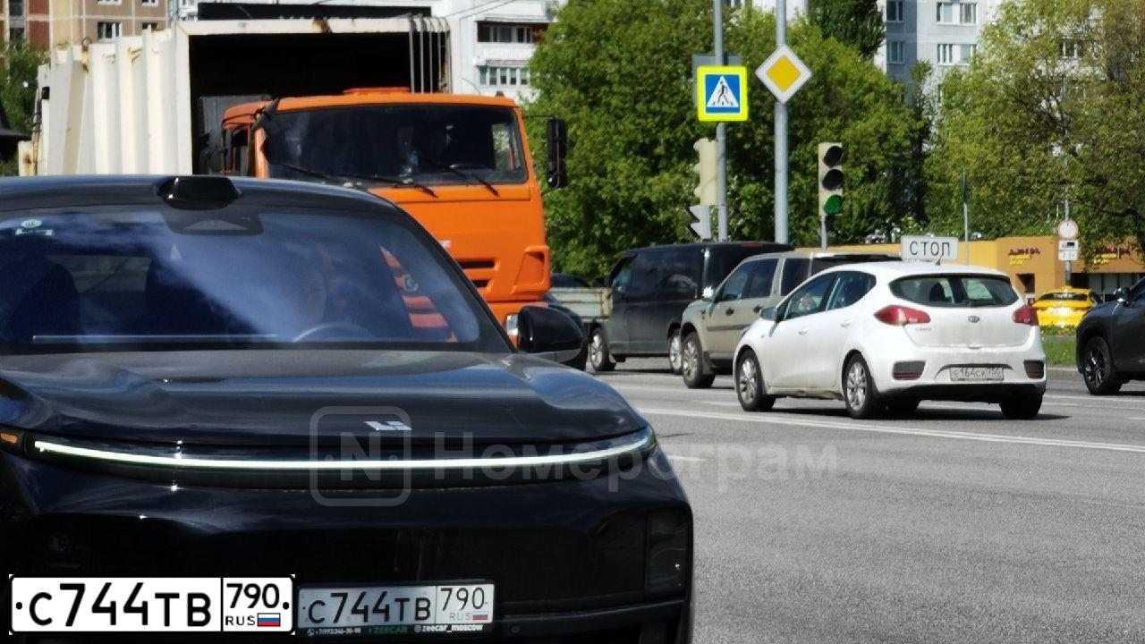 Фото автомобиля LI L7 МАХ, 2023 — госномер С744ТВ790. Цвет: ЧЕРНЫЙ