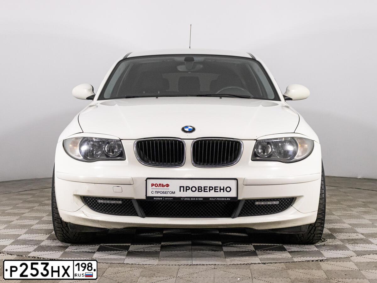Фото автомобиля БМВ 116I, 2009 — госномер Р800ОС46. Цвет: Белый