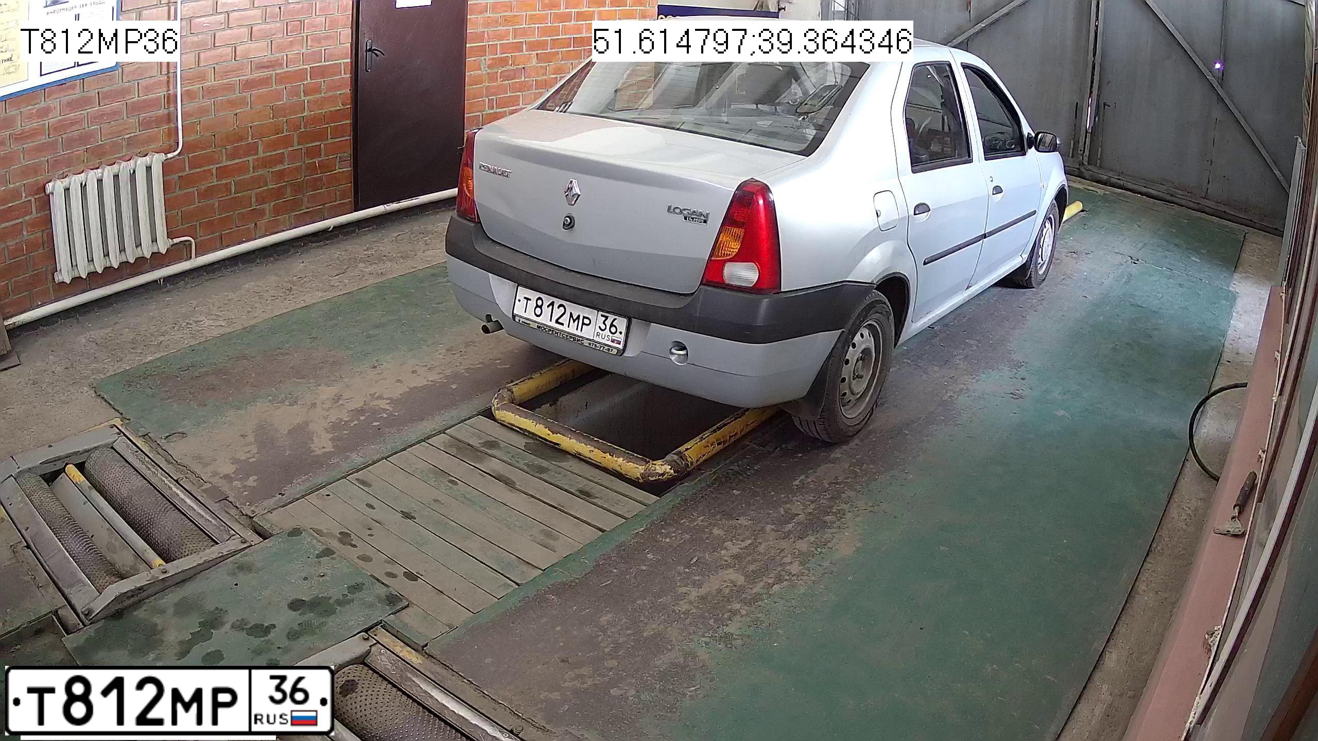 Фото автомобиля RENAULT LOGAN, 2006 — госномер Т812МР36. Цвет: СЕРЫЙ