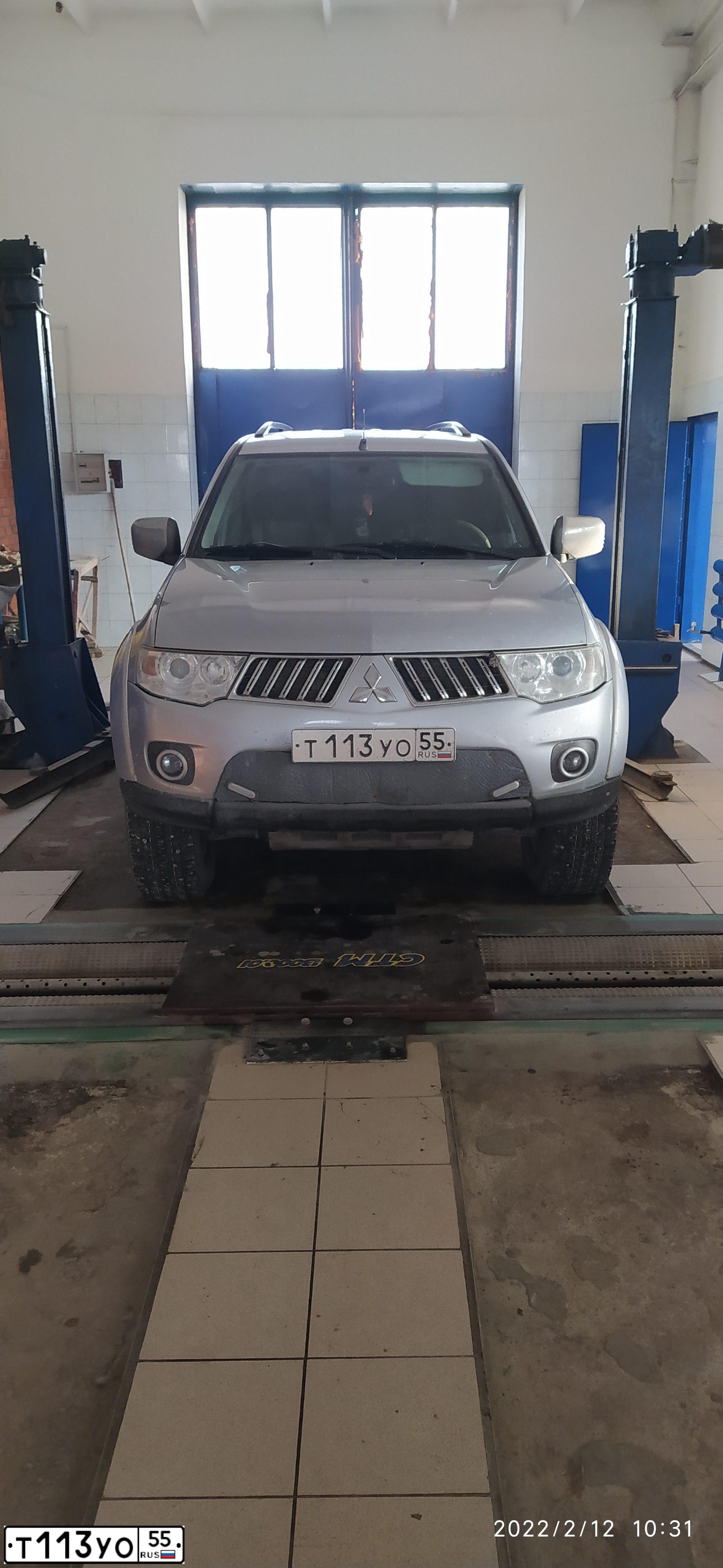 Фото автомобиля MITSUBISHI PAJERO SPORT, 2008 — госномер У794ОМ43. Цвет: СЕРЕБРИСТЫЙ