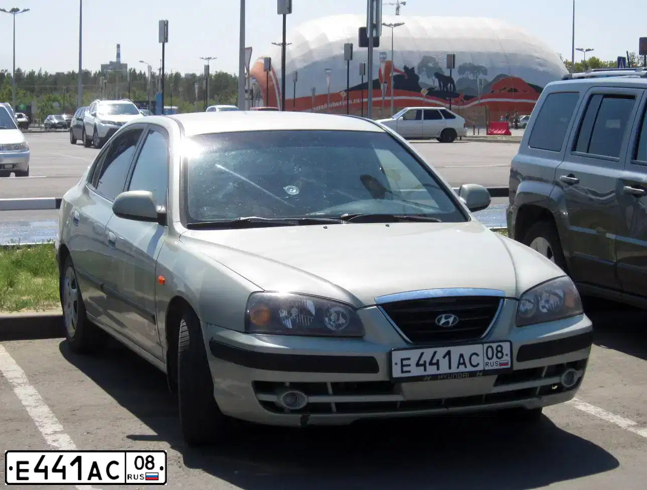 Фото автомобиля HYUNDAI ELANTRA, 2004 — госномер Е441АС08. Цвет: СВ СЕРО-ЗЕЛЕНЫЙ