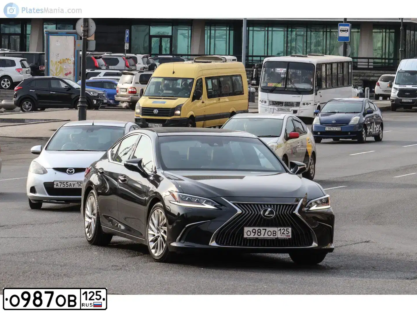 Фото автомобиля LEXUS ES, 2019 — госномер О987ОВ125. Цвет: ЧЕРНЫЙ