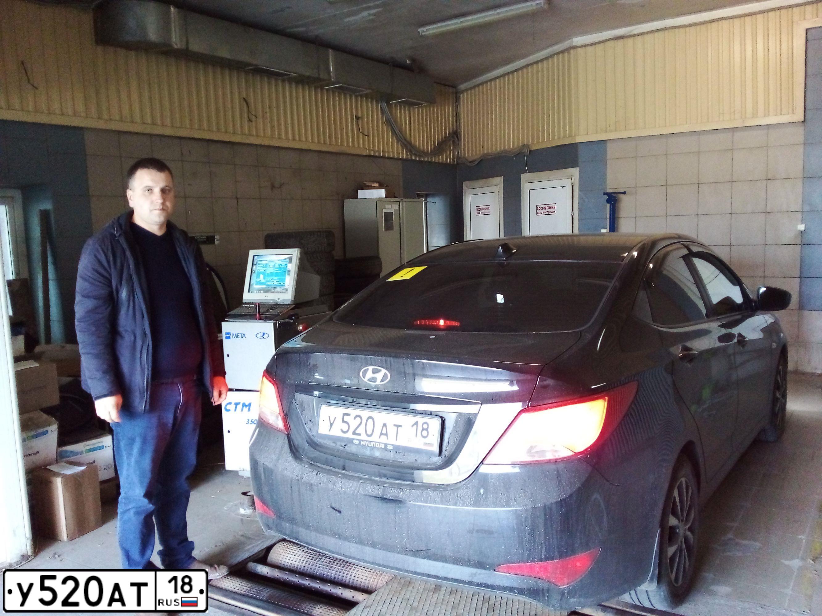 Фото автомобиля HYUNDAI SOLARIS, 2016 — госномер У520АТ18. Цвет: ЧЕРНЫЙ