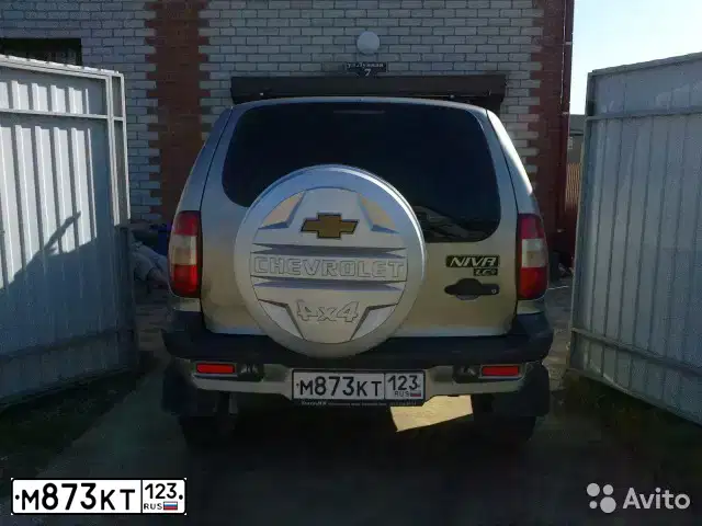 Фото автомобиля CHEVROLET NIVA, 2007 — госномер М873КТ123. Цвет: СЕРО-КОРИЧНЕВЫЙ МЕТАЛЛИК